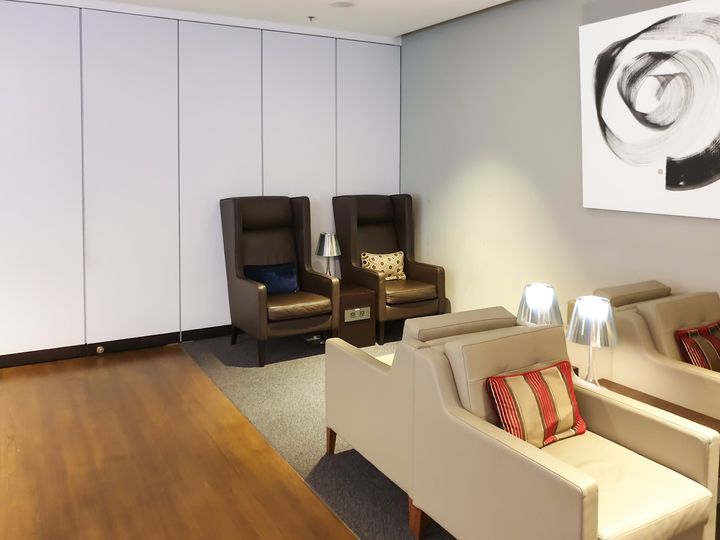 Seating in the British Airways Singapore Lounge